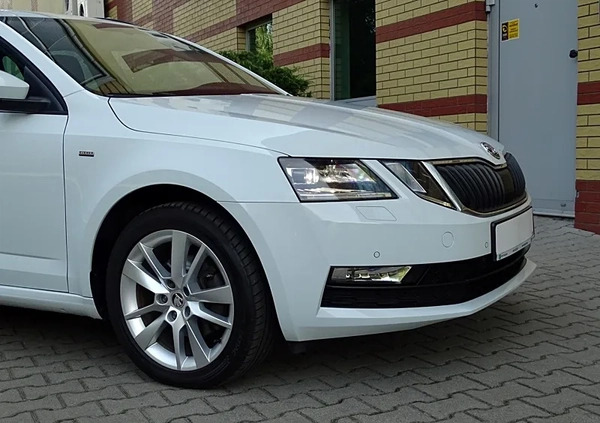 Skoda Octavia cena 62900 przebieg: 199000, rok produkcji 2018 z Elbląg małe 742